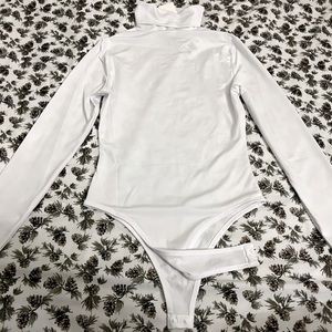 Size S,XS white turtleneck bodysuit